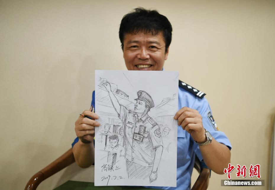 警察动漫人物手绘图片