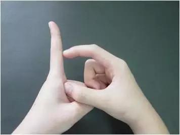 既有益于增强儿童的记忆,又有益于锻炼手指的灵活