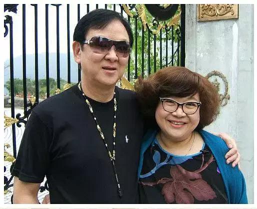 香港武侠第一头牌,35岁混成黑帮大佬,他的人生比电影更传奇!