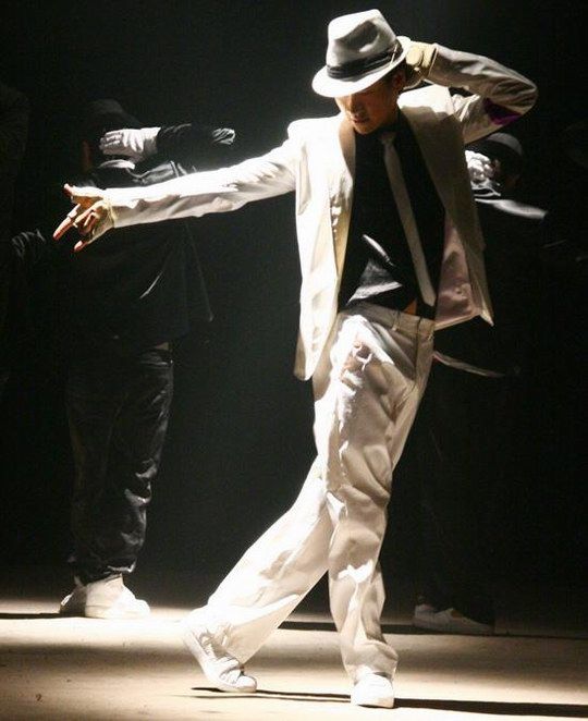 迈克杰克逊鬼步舞图片