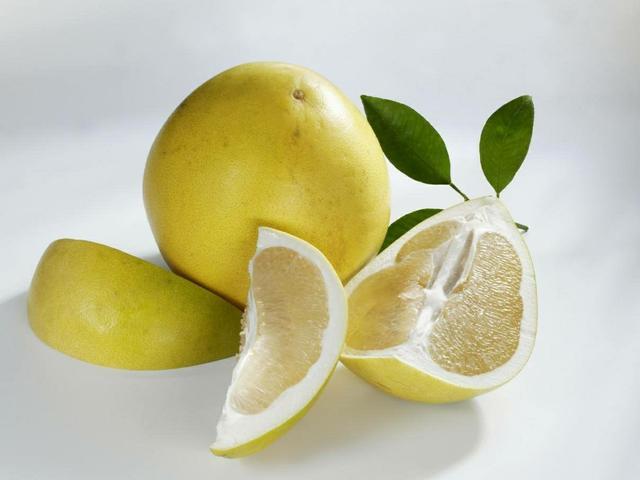 柚子有哪些功效？不同颜色果肉的柚子到底有什么区别_凤凰网健康_凤凰网
