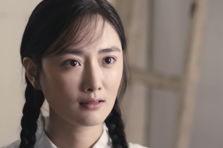 《外滩钟声》俞灏明和招娣大婚前夕,佩佩意外归来,招娣让人心疼