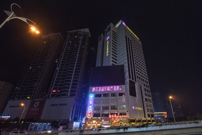 晚上就近入住长沙美爵酒店.