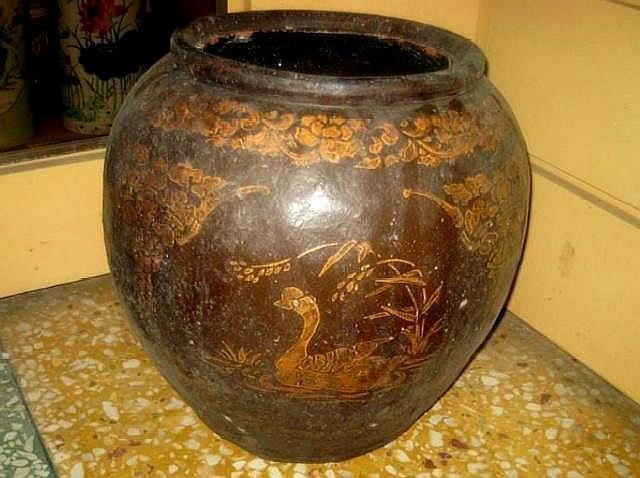 男子把家中米缸带来鉴宝,专家看到米缸后:你没中毒真是万幸!