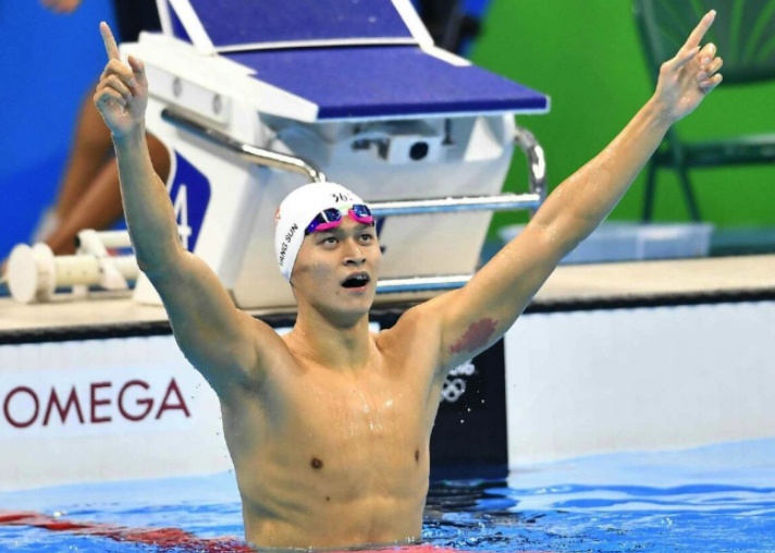 泳坛王者!孙杨8年狂拿6个世界第一,自曝曾拖着伤腿奥运摘银_凤凰网体育_凤凰网