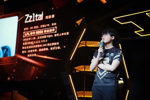rng六周年姿态现场宣布退役舞台上姿态泪流满面令人动容