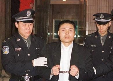 把陈世清吓得尿裤子了,当时直接把小脚趾剁下来谢罪