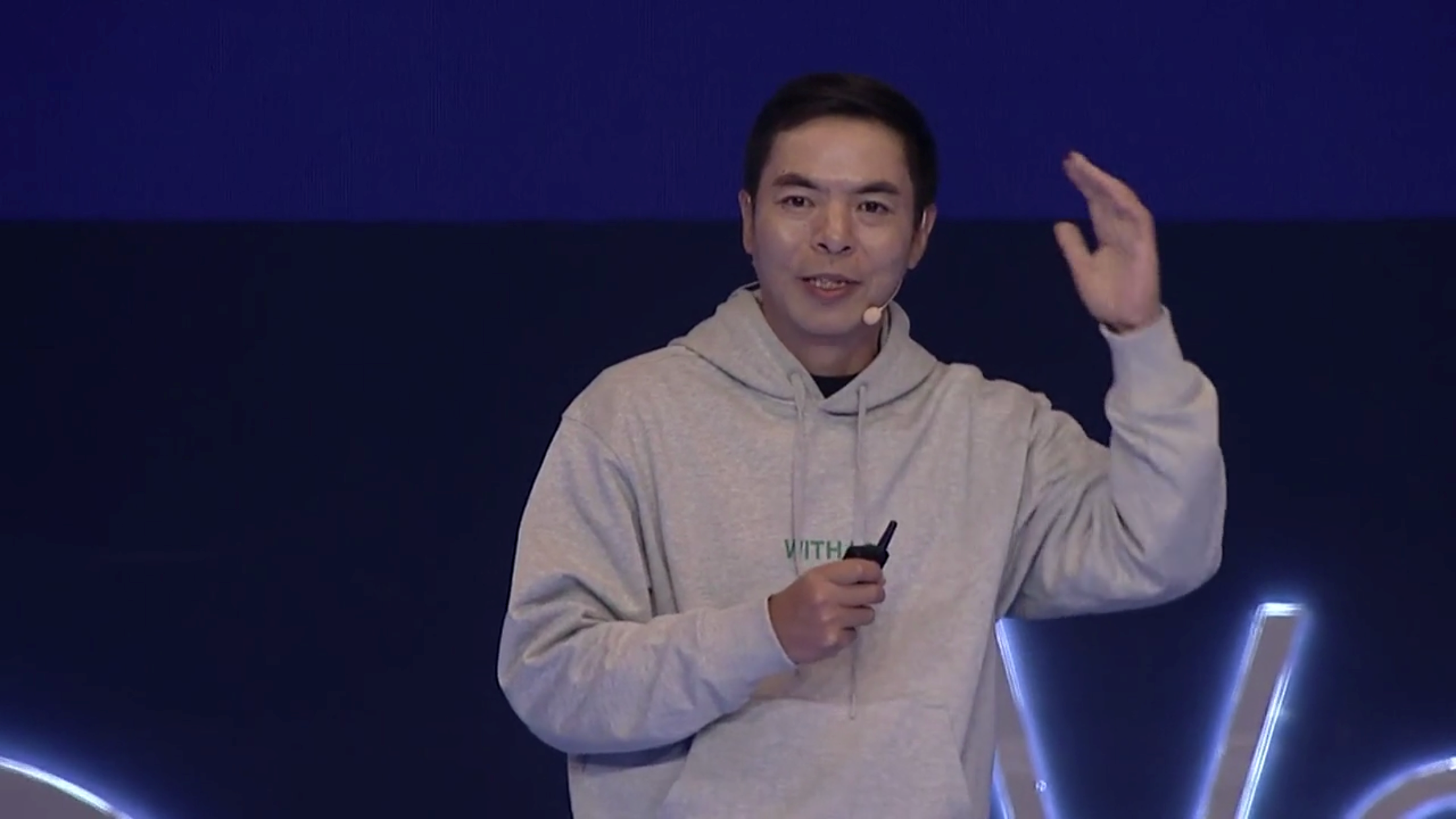 张小龙 4 小时演讲:每天有 1 亿人教我做产品__凤凰网