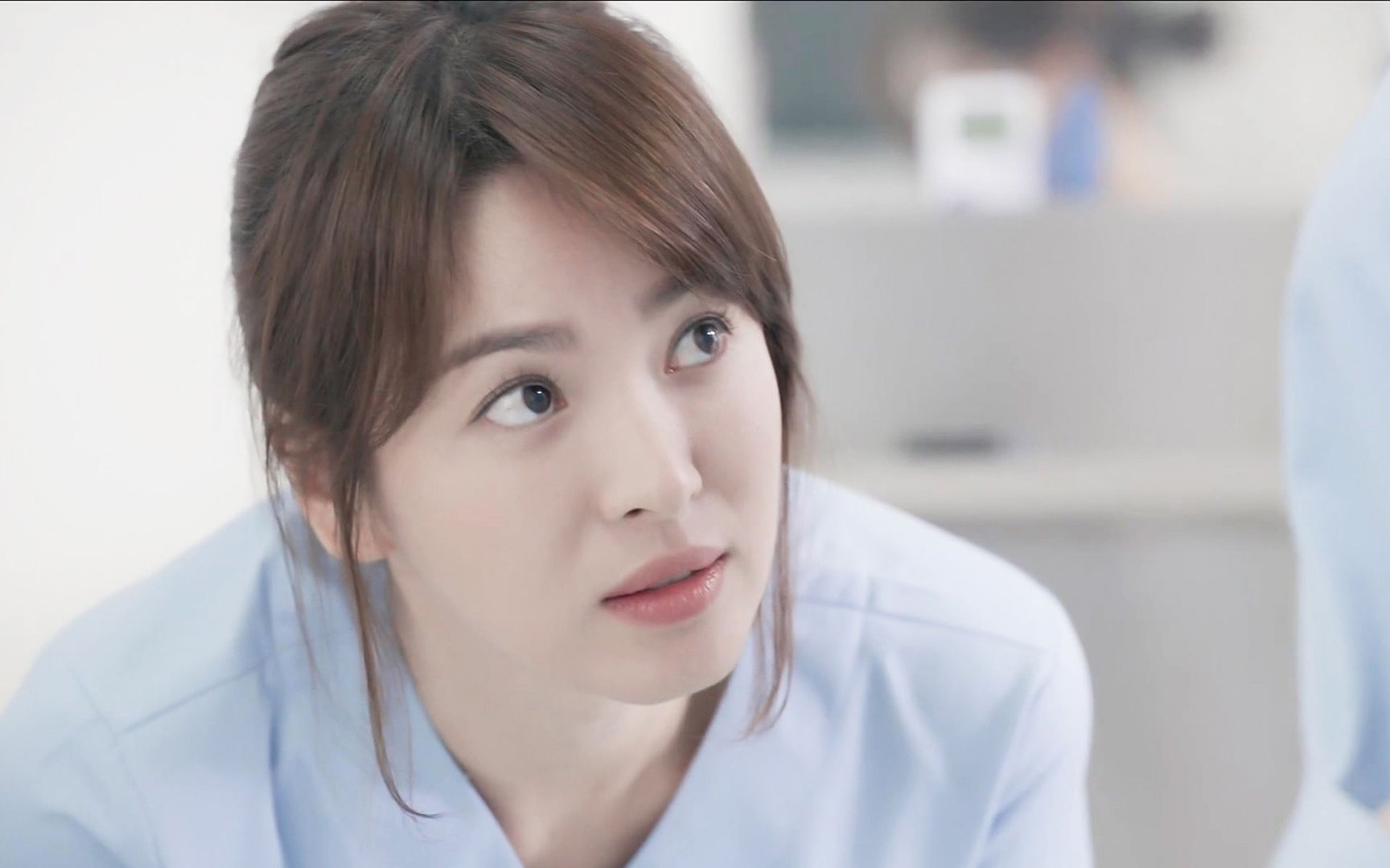 《蓝色生死恋》由宋慧乔,宋承宪,元斌,韩彩英等人主演,剧中的一些环节