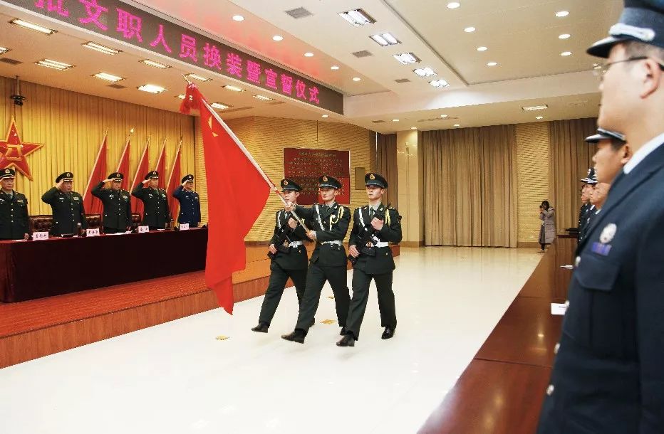 脱下军装你好文职
