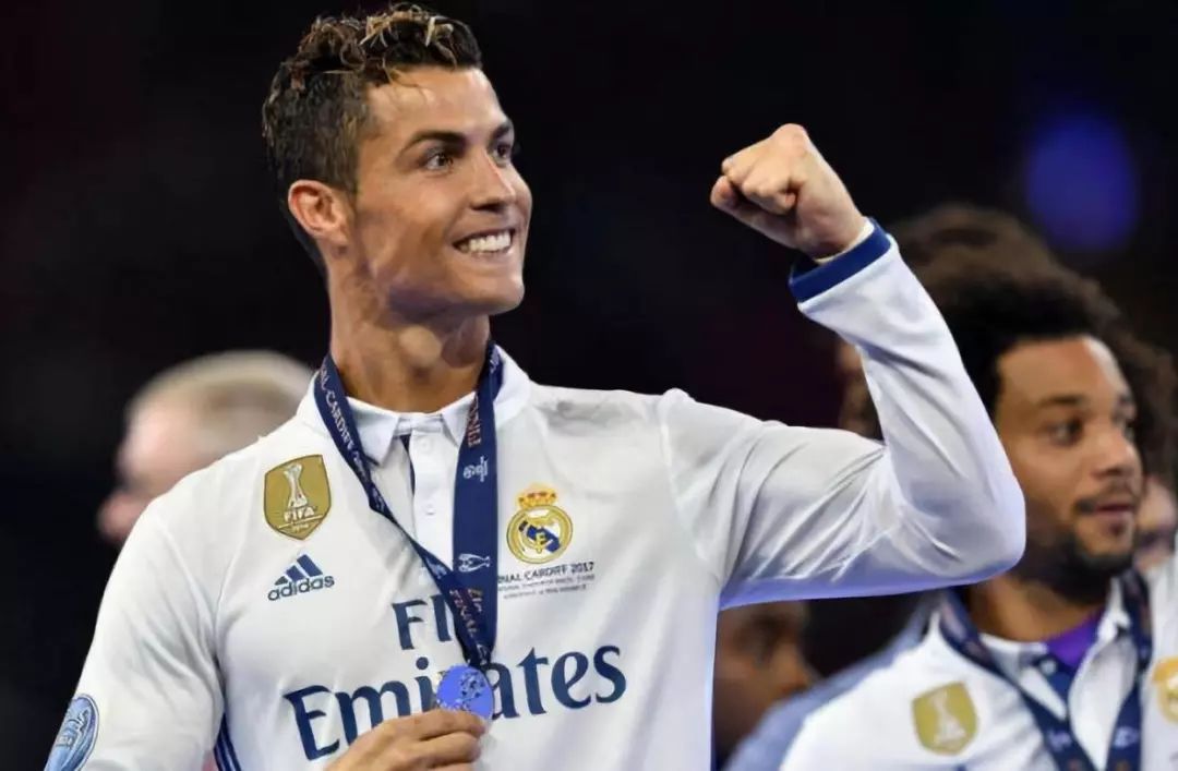 1617赛季c罗力压梅西成最强王者欧冠蝉连揽双料金球奖刷尽n纪录