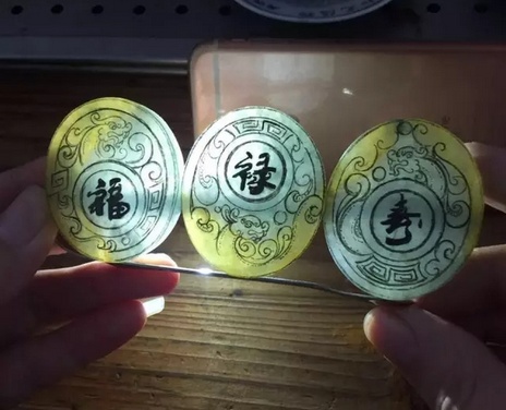 被玉雕師加工後的翡翠手鐲心,成品居然這麼美!