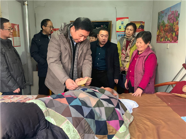 河北省残联巡视员张国生一行领导到宣化区入户慰问建档立卡贫困户
