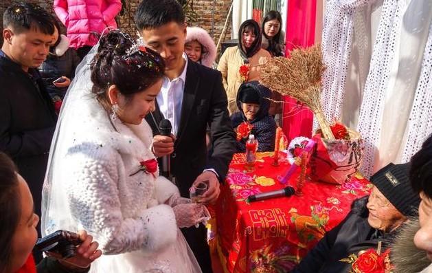 49岁大叔为给儿子攒钱娶媳妇,突发脑出血!医生:这种主食要少吃