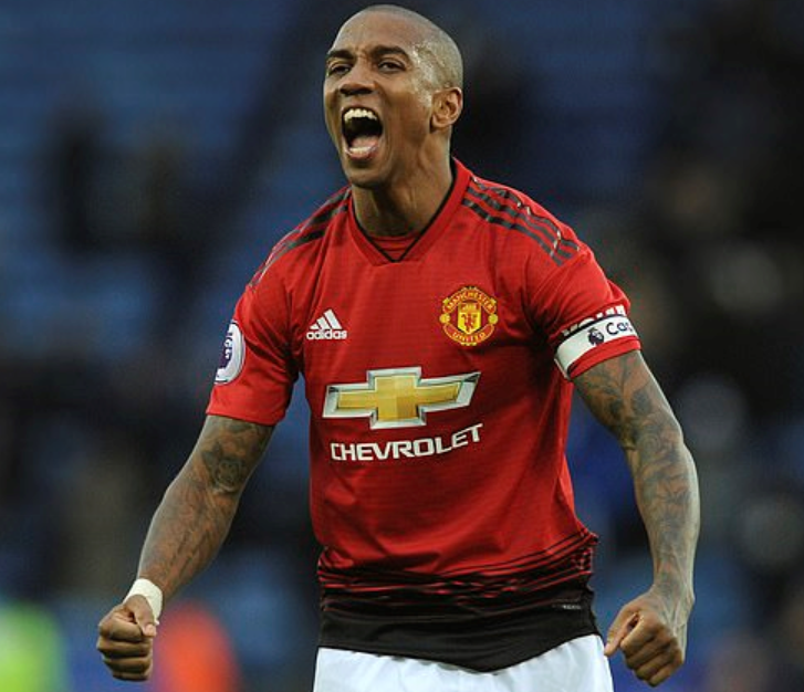 邮报:阿什利-扬已同曼联续约一年,周薪11万英镑