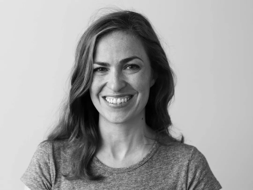 而关于这件事,丽萨同样没有提.