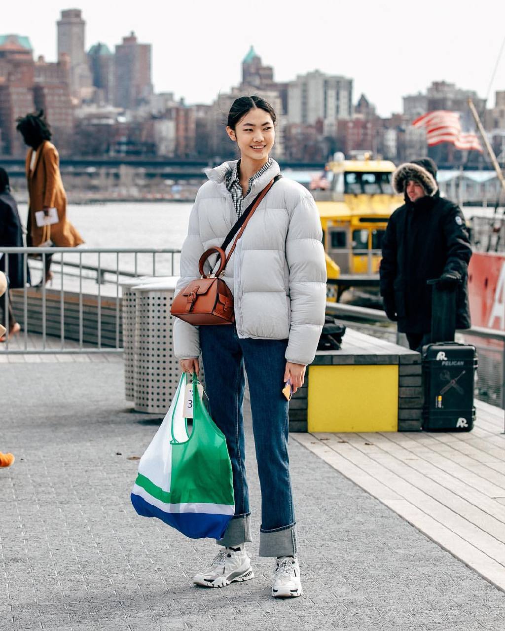 刘雯出镜!纽约2019秋冬时装周街拍一览!__凤凰网