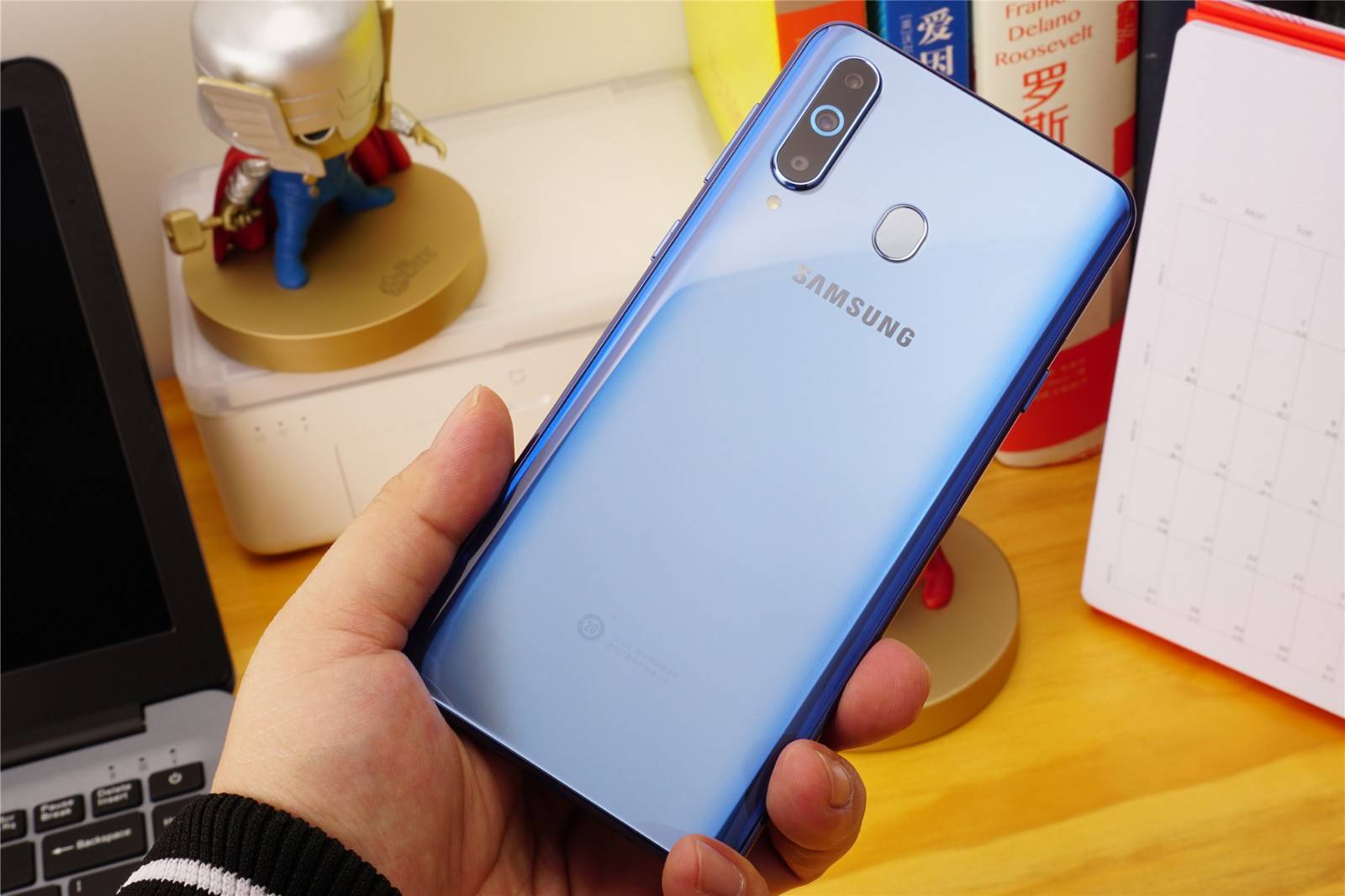 三星galaxya8s上手体验黑瞳全视屏或是2019年主流手机的趋势