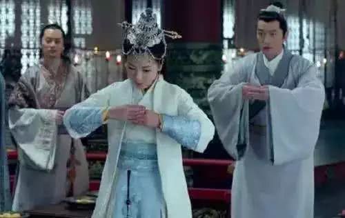 崇尚礼节的中华民族，行揖礼能流传到现在不是没有原因的！__凤凰网