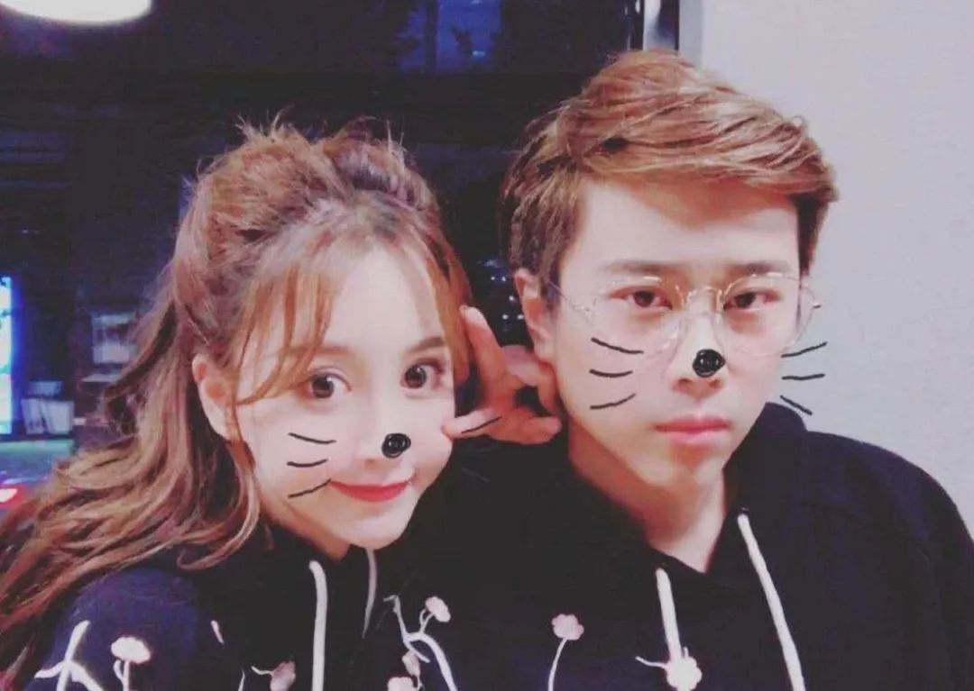 卢本伟女友谈丰胸:刚做了就后悔,毕竟不能一劳永逸__凤凰网