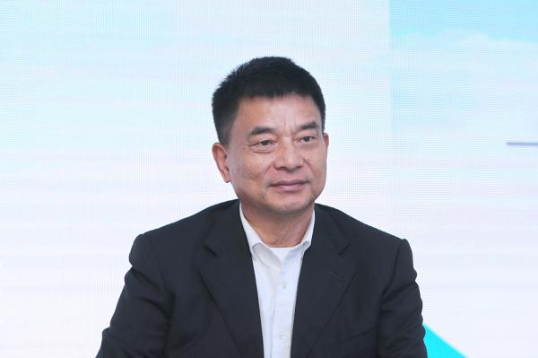 刘永好两会建言鼓励大中型乳制品企业建设自有的规模化牧场