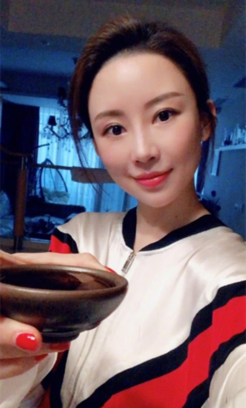 还记得潘晓婷那一张被疯传的经典照片吗她终于亲自出面回应