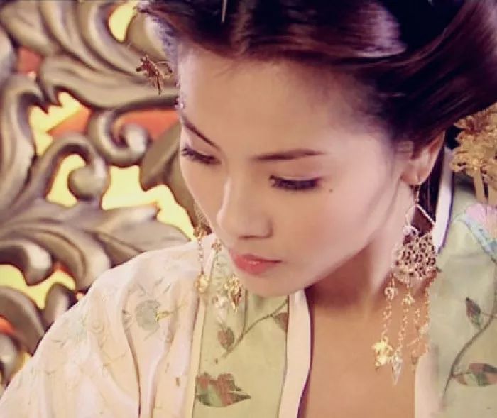 花蕊夫人慧妃用一首诗和鲜花一样芬芳的生命殉了江山和君王?