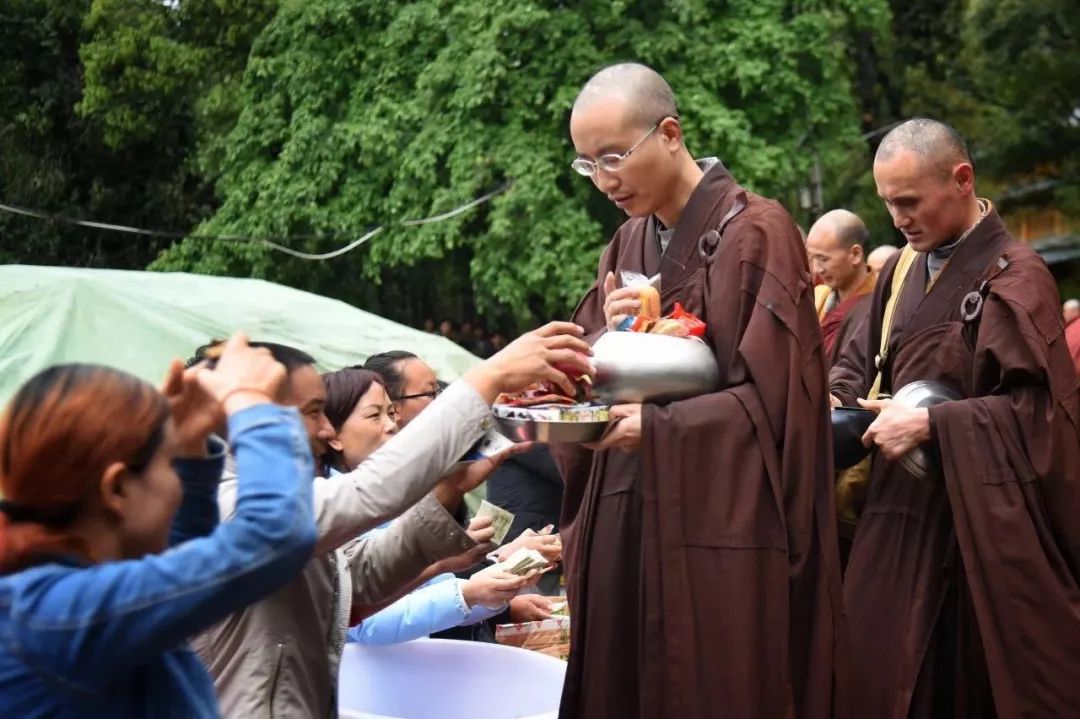 二月初八，乐至报国寺将举行剃度、托钵仪式，再现世尊时代佛教行仪__凤凰网
