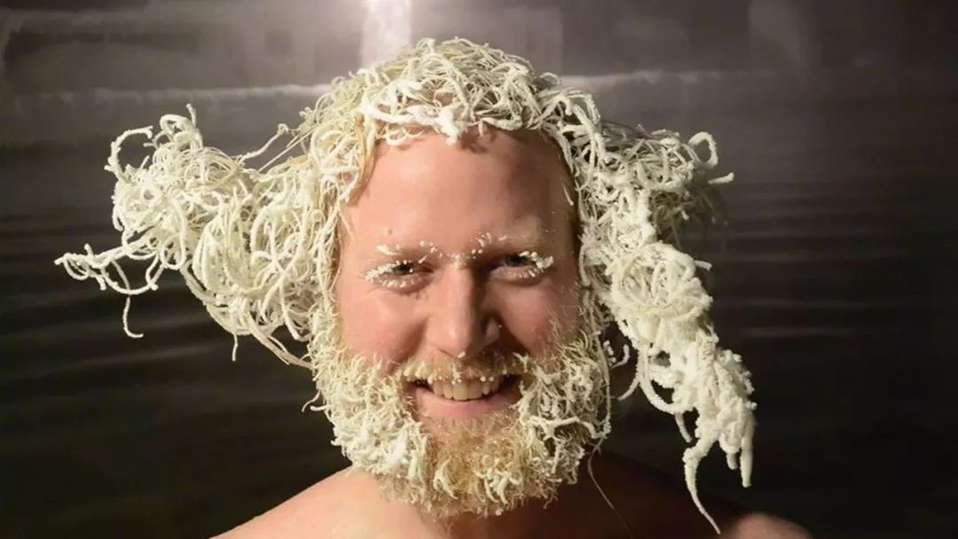 奇闻| 加拿大举办"冻发大赛",把头发冻成冰雕,比赛谁的发型更奇葩!