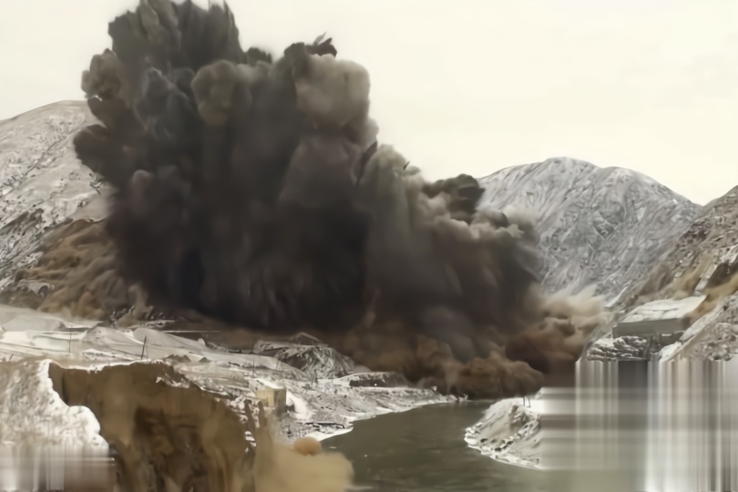 超级震撼人心的爆破拆除现场!太壮观了!