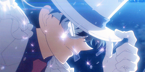 每次出场都以一身白色礼服闪亮示人的怪盗基德款主打提亮美白上了二十