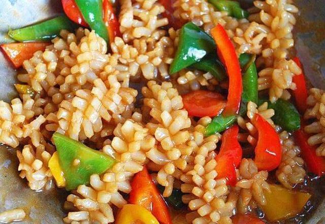 美食推荐:农家蒸猪头肉,香辣鱿鱼花,老干妈炒荷包蛋,油泼秋葵