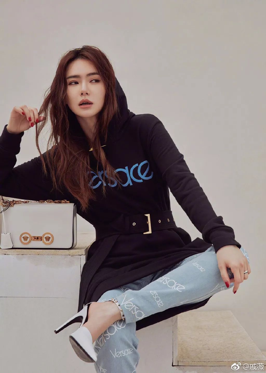 看完最强大脑被戚薇的裙子圈了粉行走的时髦精果然名不虚传最新穿搭