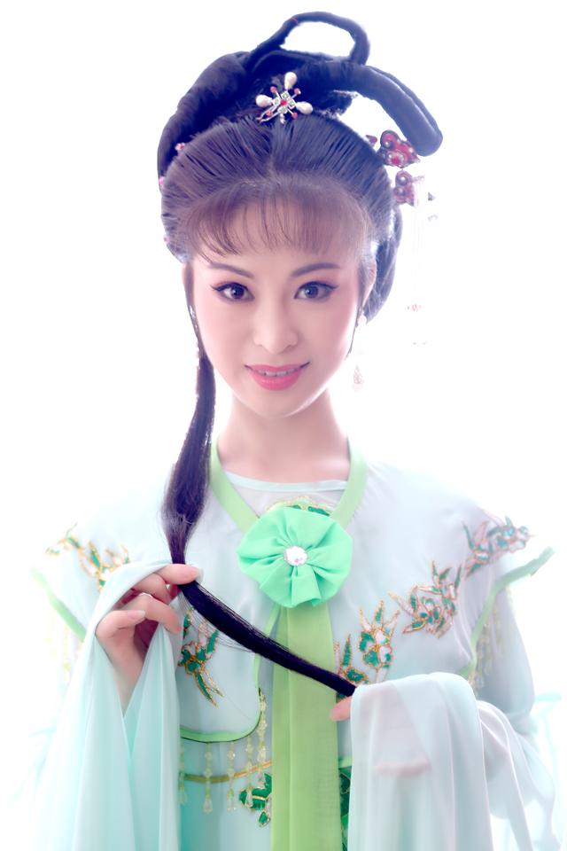 夏圆圆:根植沃土 黄梅芬芳