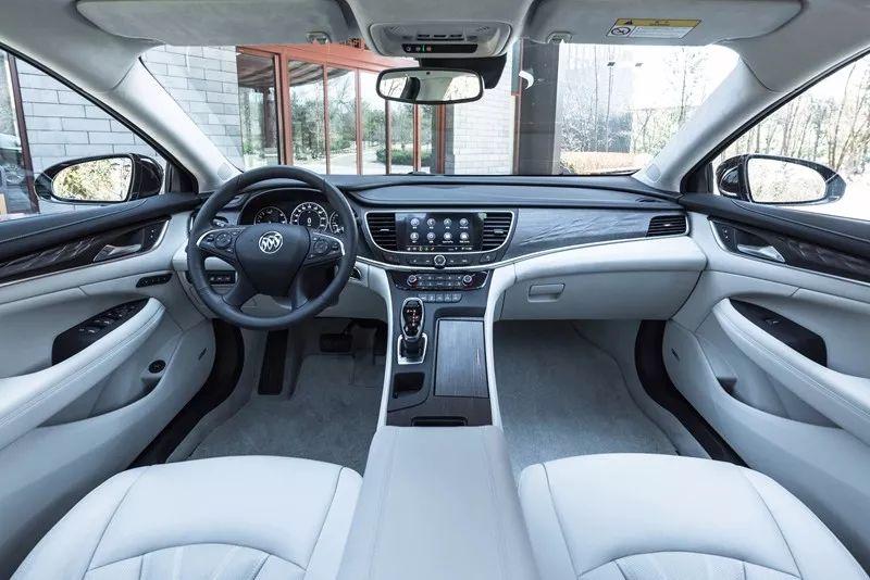 在车内,轻而易举可以看到avenir专属内饰.