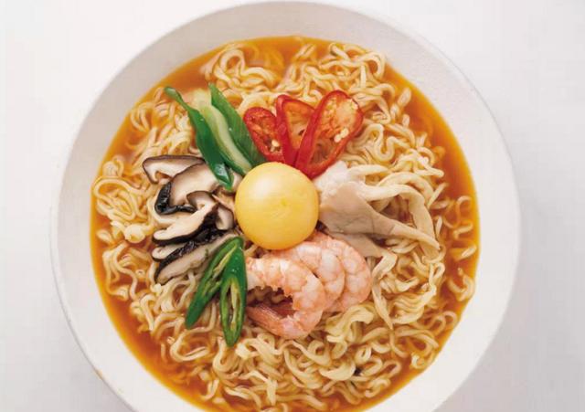 煮方便面直接下锅煮是大忌多加1步不油腻更劲道入味