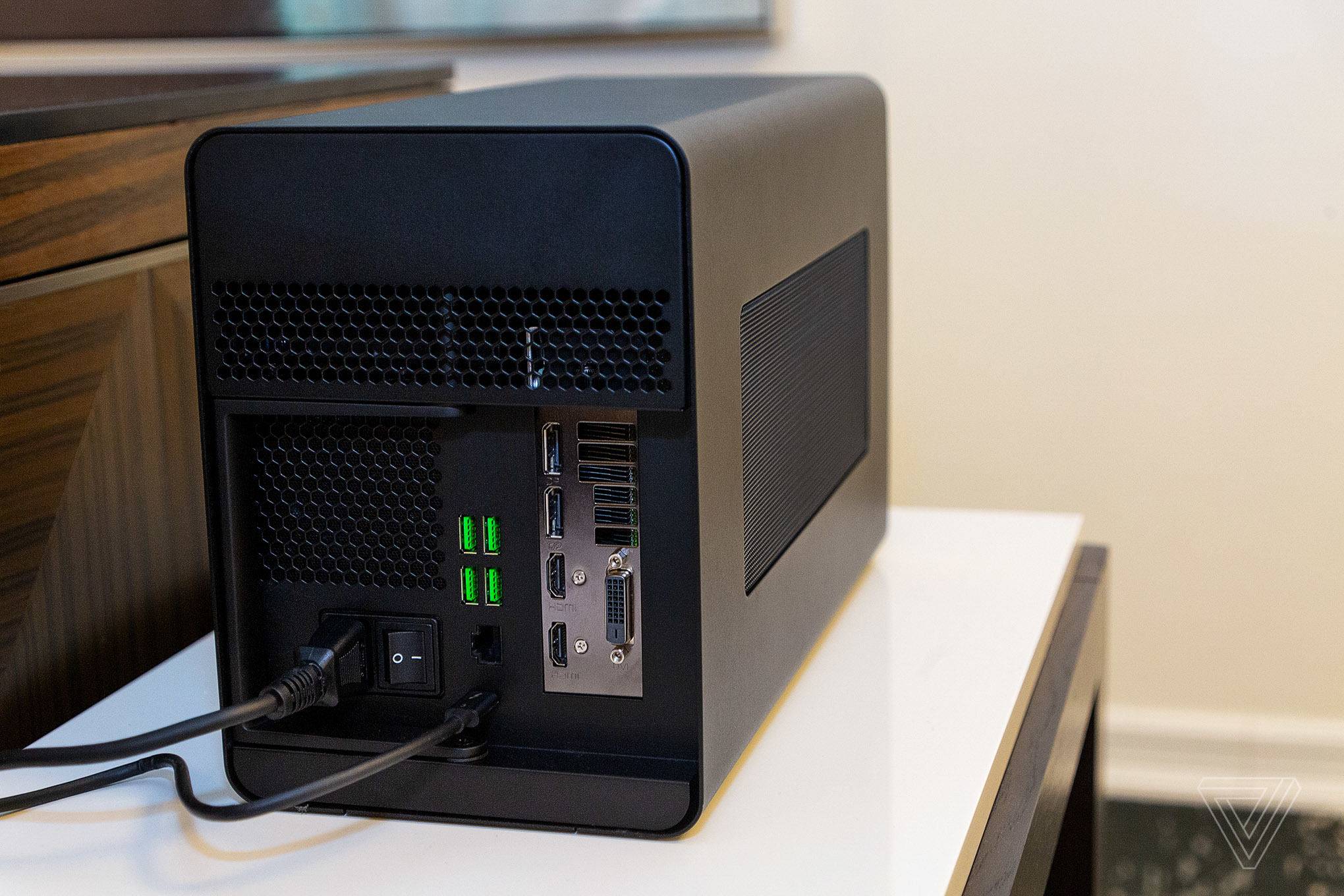 雷蛇发布全新显卡扩展坞拥有700w电源还能免工具快速安装