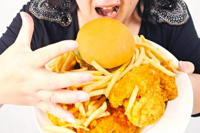 暴饮暴食是因为爽!研究发现:大脑情绪驱使人无法抵抗美食诱惑__凤凰网