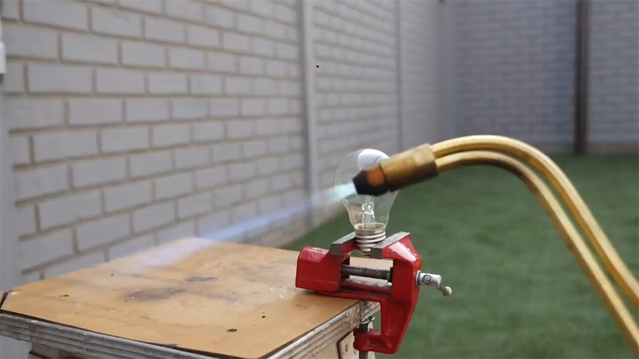 老外拿气焊做锡纸烤鱼会不会有点咸呢咱也不敢问啊