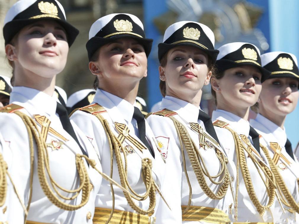 貌美如花的俄罗斯女兵众多退役后却无人敢娶这究竟是为什么