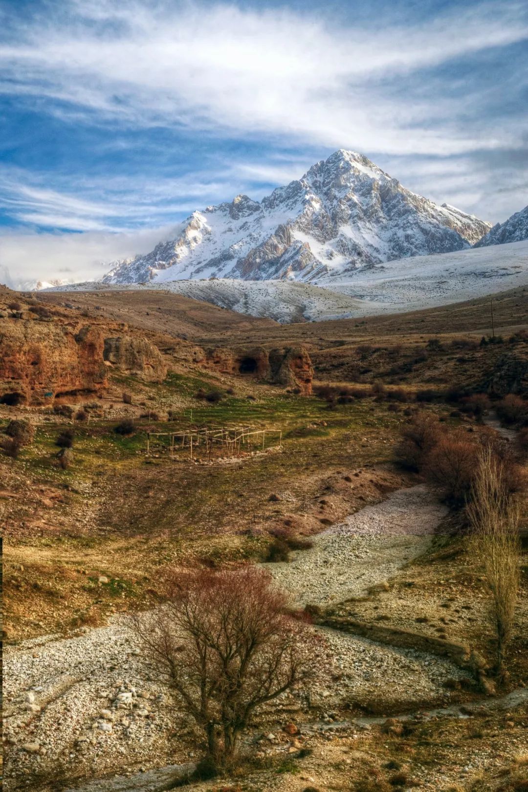 山脉与高原示意,制图@巩向杰&张靖/星球研究所) 高加索山(caucasus )