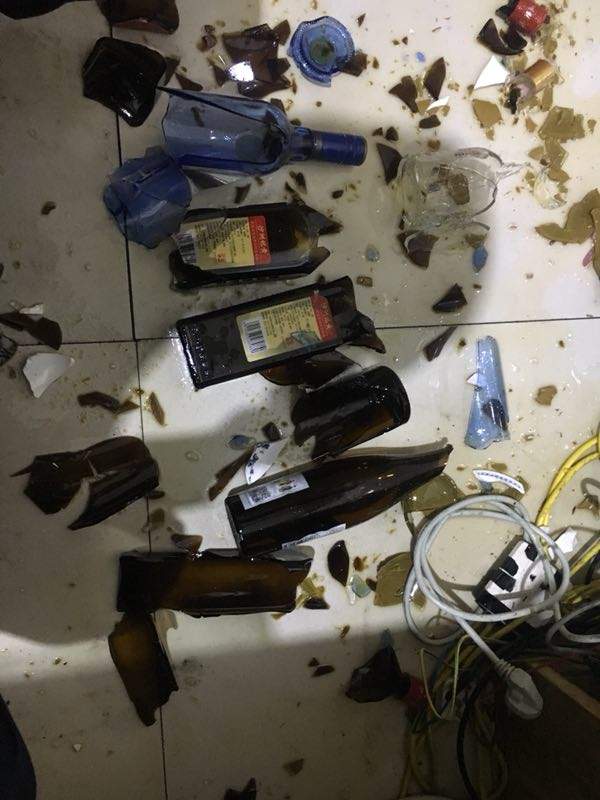 假老板遇上真老板,竟靠砸餐馆来挽回面子__凤凰网