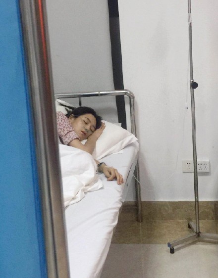 "纯妃"王媛可被曝突然晕倒,送医时脸色惨白已呈昏迷状态