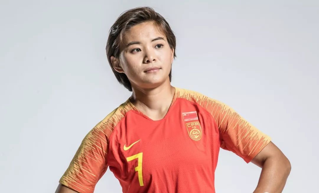 生态体育赏析女足出征世界杯定妆照出炉核心球员王霜英姿飒爽