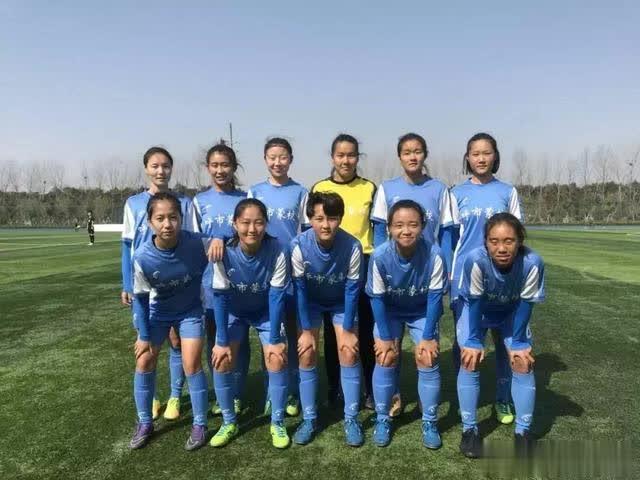 内蒙古呼和浩特蒙校女足再创佳绩勇夺全国校园足球超冠赛亚军__凤凰网