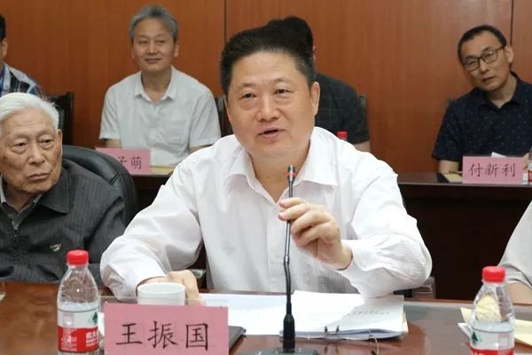 山东中医药大学副校长王振国发表讲话