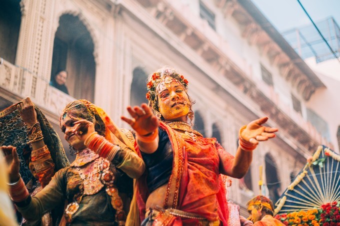 还你走进印度的holi——就是我们常说的洒红节