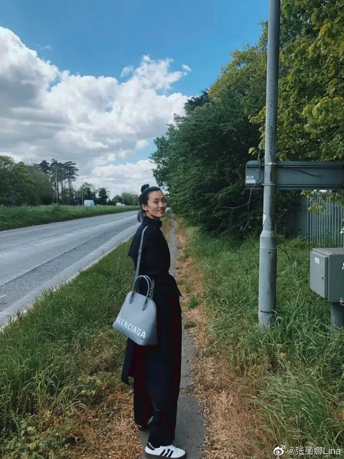 甜酷女孩的六一礼物夏日穿搭流行配方打造你的绝佳仲夏之梦