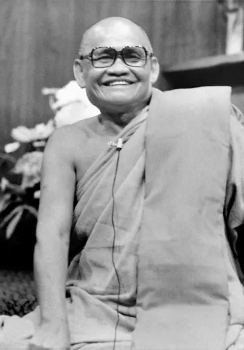 阿姜查尊者在其著作《倾听弦外之音》中开示:我们的执取便是如此.