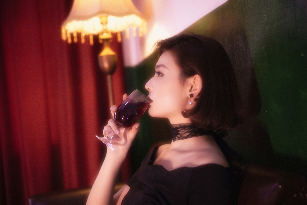 色调仿港风电影,全屏大图更好看哦